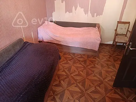 Kirayə verilir 4 otaqlı köhnə tikili 100 m²