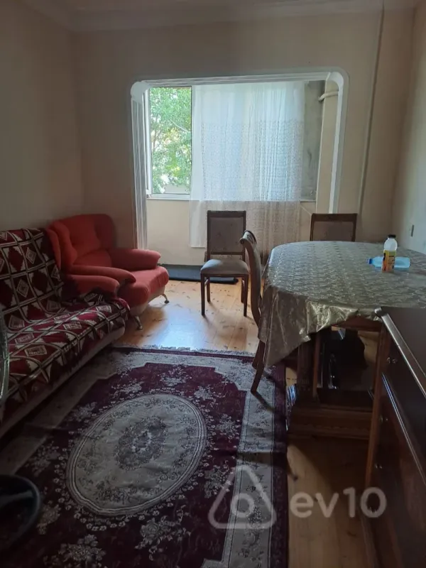 Kirayə verilir 4 otaqlı köhnə tikili 100 m²