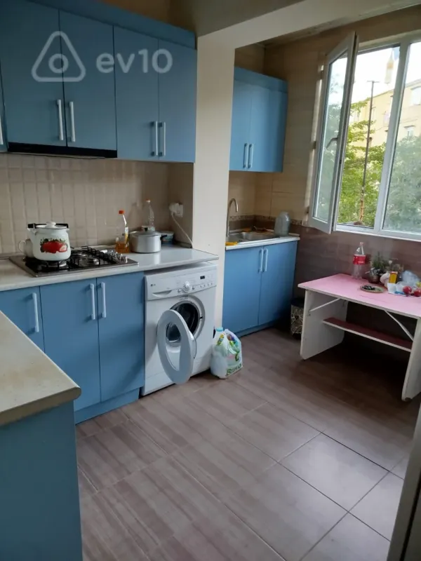 Kirayə verilir 4 otaqlı köhnə tikili 100 m²