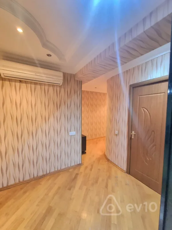 Kirayə verilir 2 otaqlı yeni tikili 80 m²