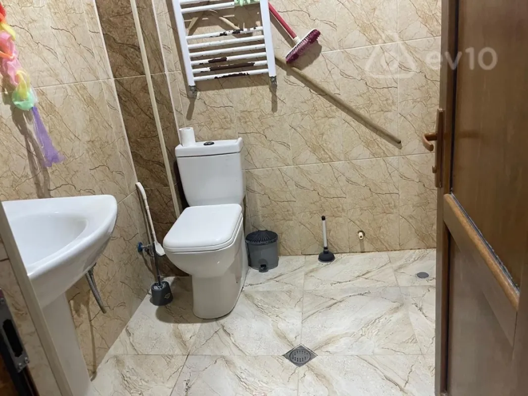 Kirayə verilir 3 otaqlı köhnə tikili 65 m²