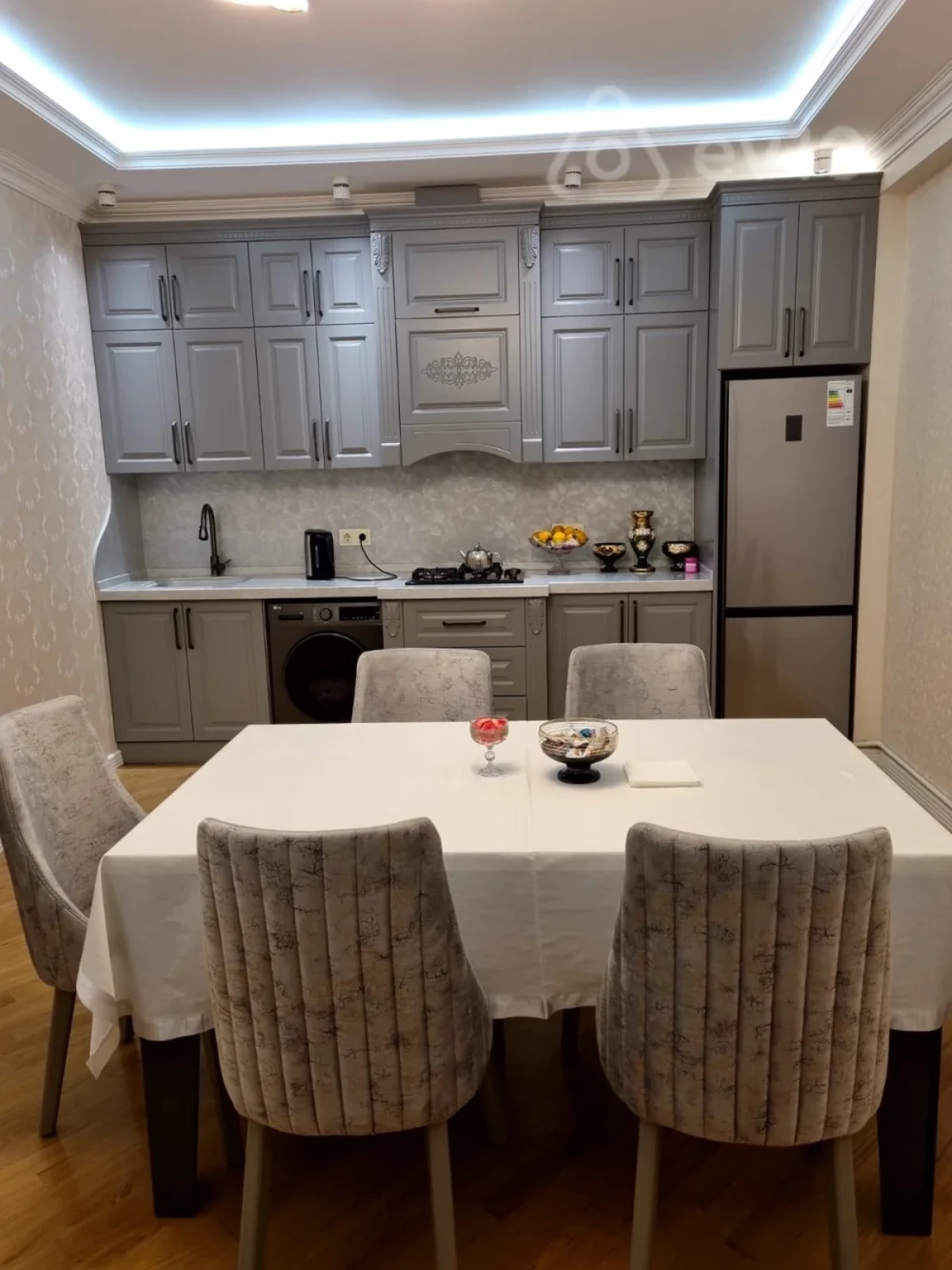 Kirayə verilir 2 otaqlı yeni tikili 65 m²