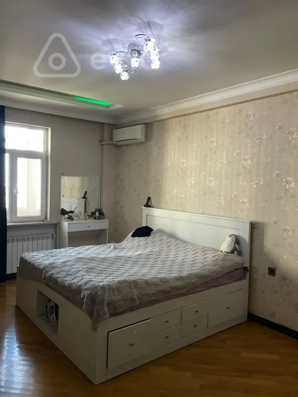 Kirayə verilir 3 otaqlı yeni tikili 90 m²