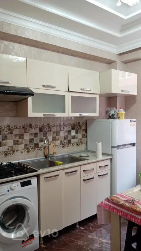 Kirayə verilir 2 otaqlı yeni tikili 45 m²
