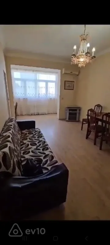 Kirayə verilir 2 otaqlı köhnə tikili 65 m²
