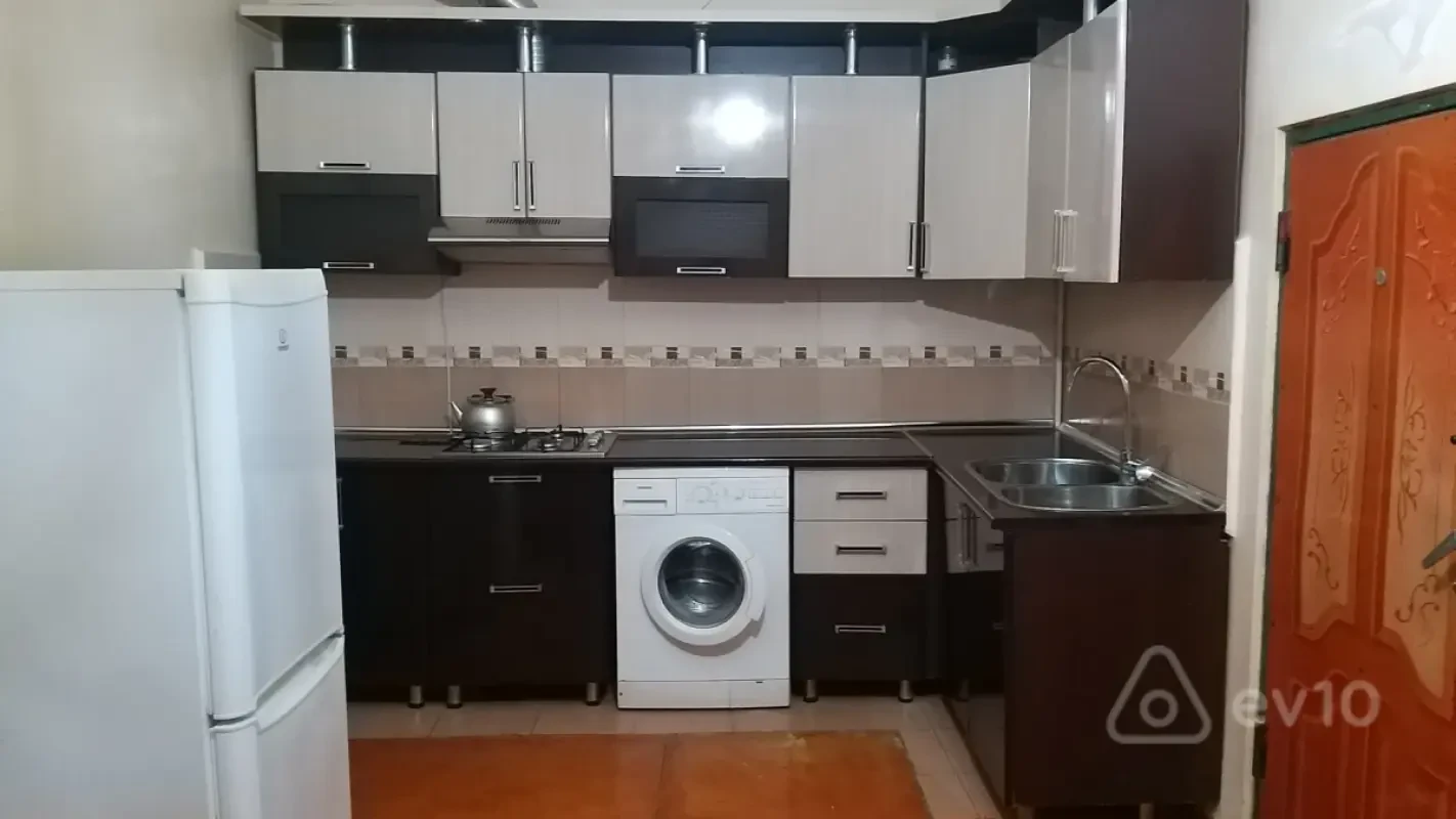 Kirayə verilir 3 otaqlı köhnə tikili 80 m²