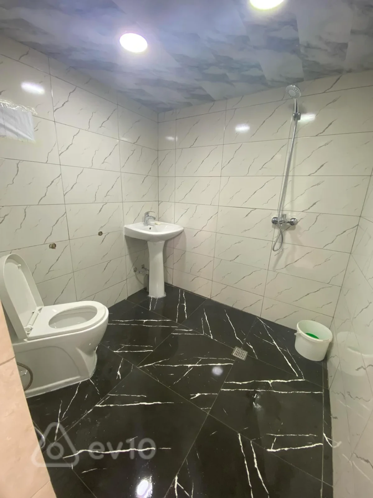 Kirayə verilir 2 otaqlı həyət evi 65 m²