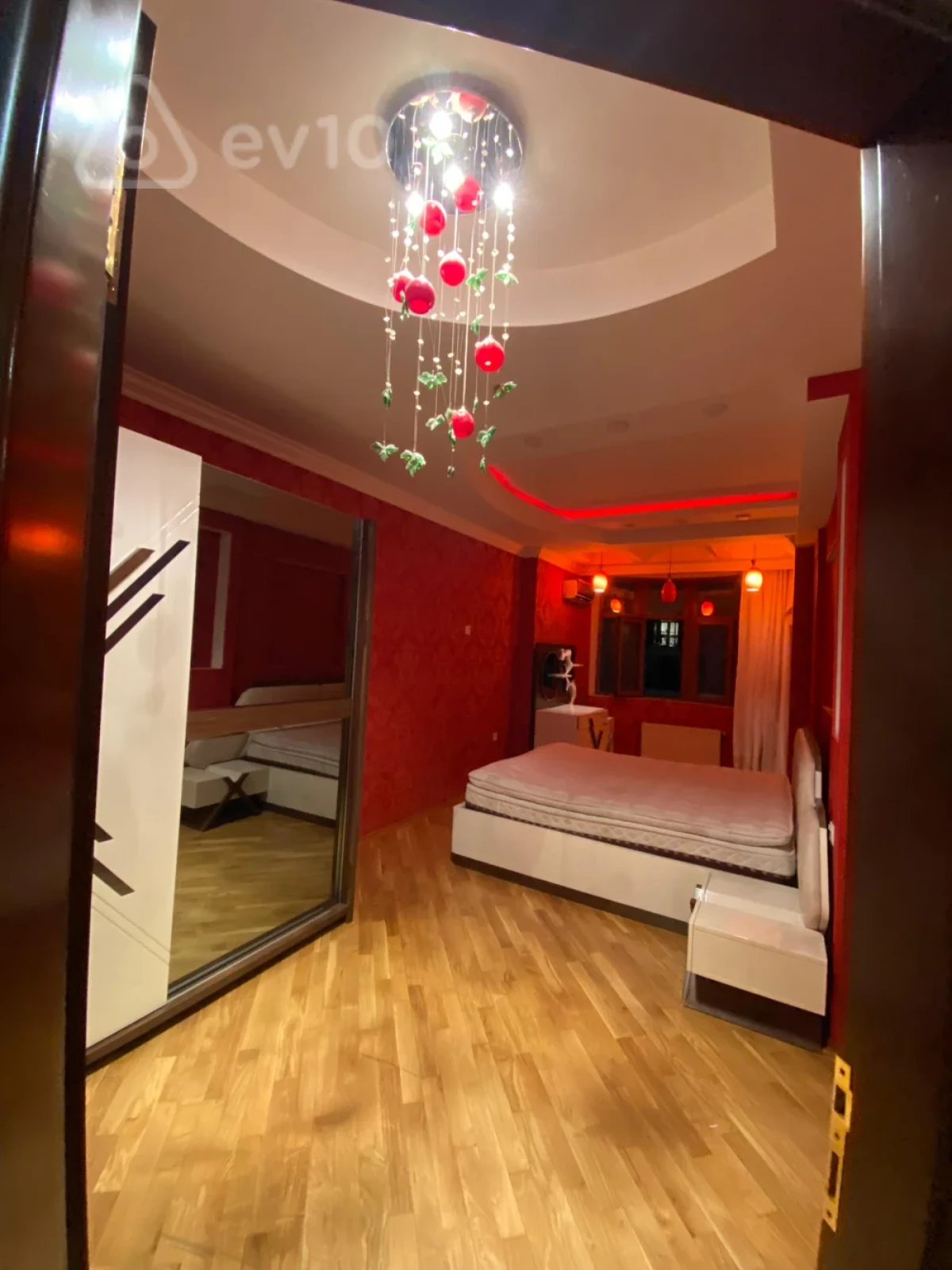 Kirayə verilir 3 otaqlı yeni tikili 100 m²