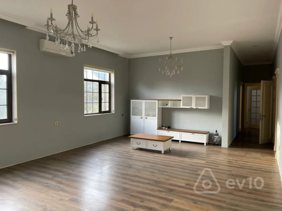 Satılır 5 otaqlı həyət evi 150 m²