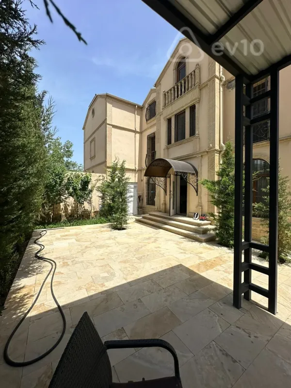 Satılır 4 otaqlı həyət evi 224 m²