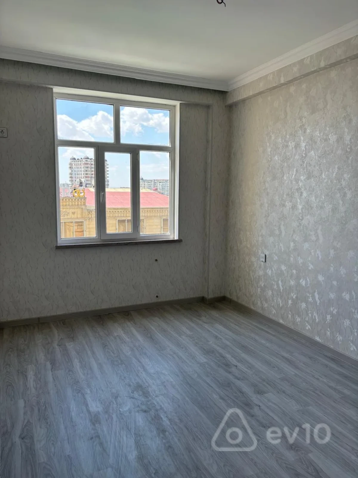 Satılır 3 otaqlı yeni tikili 83 m²