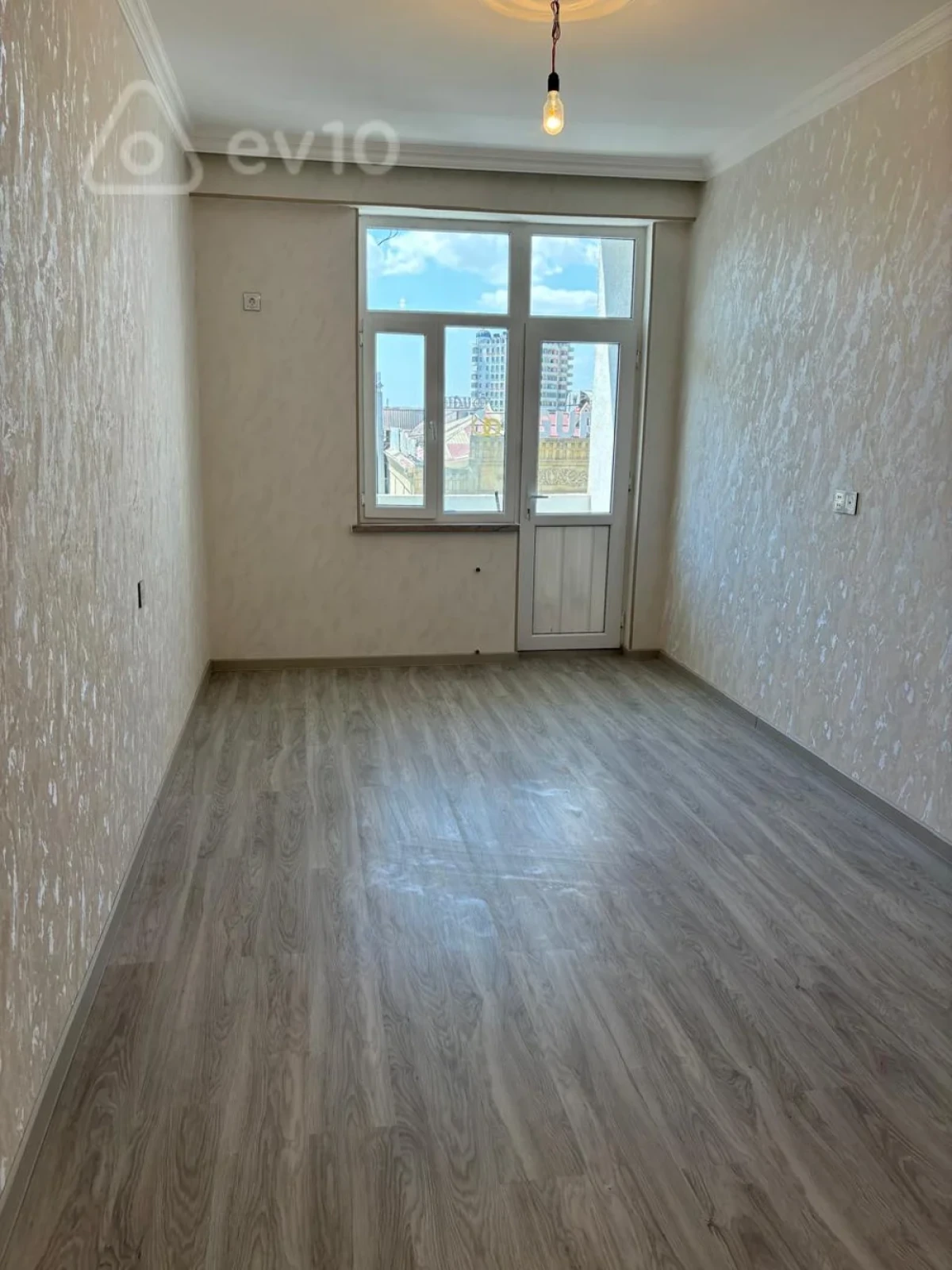 Satılır 3 otaqlı yeni tikili 83 m²