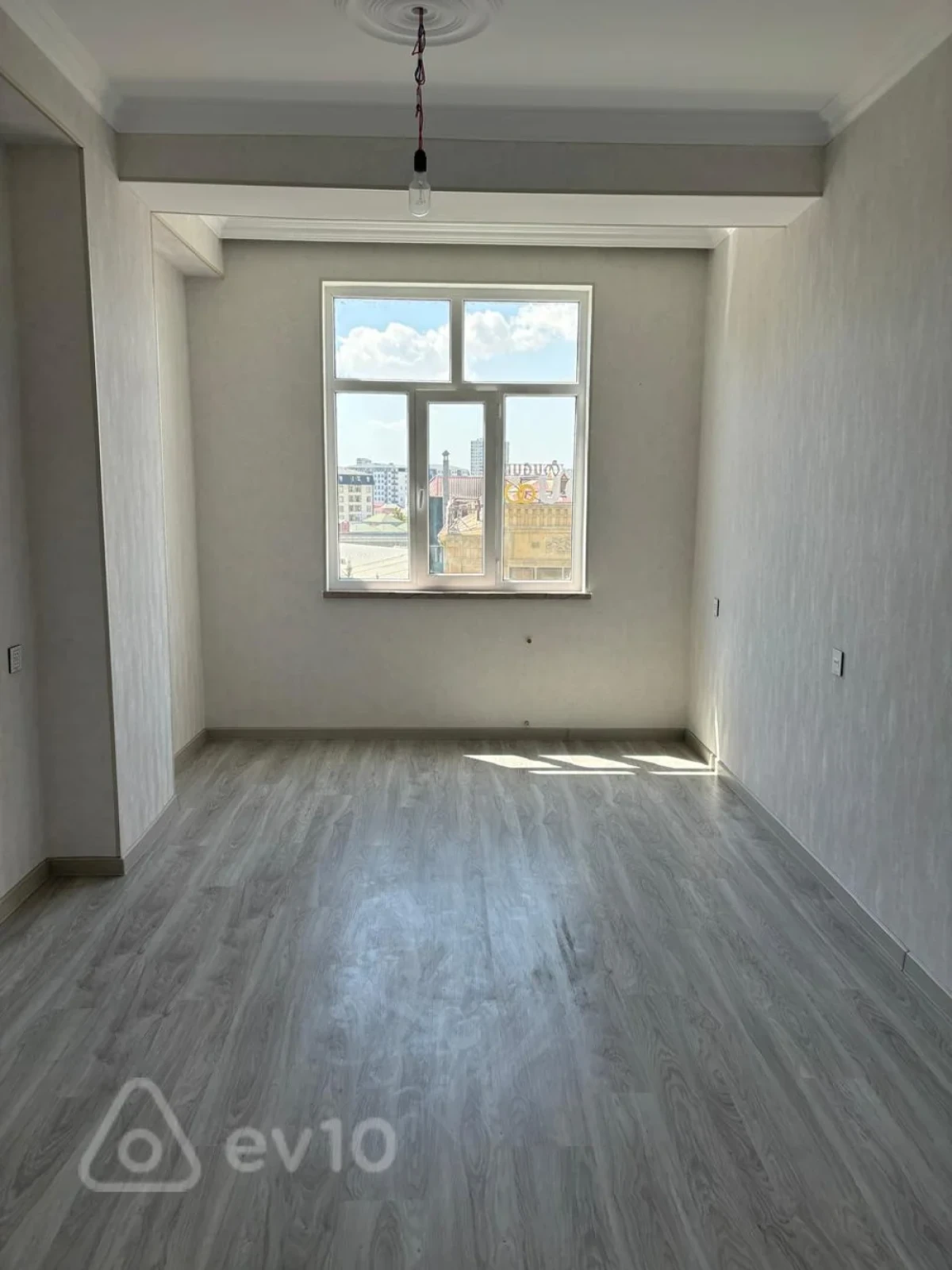 Satılır 3 otaqlı yeni tikili 83 m²