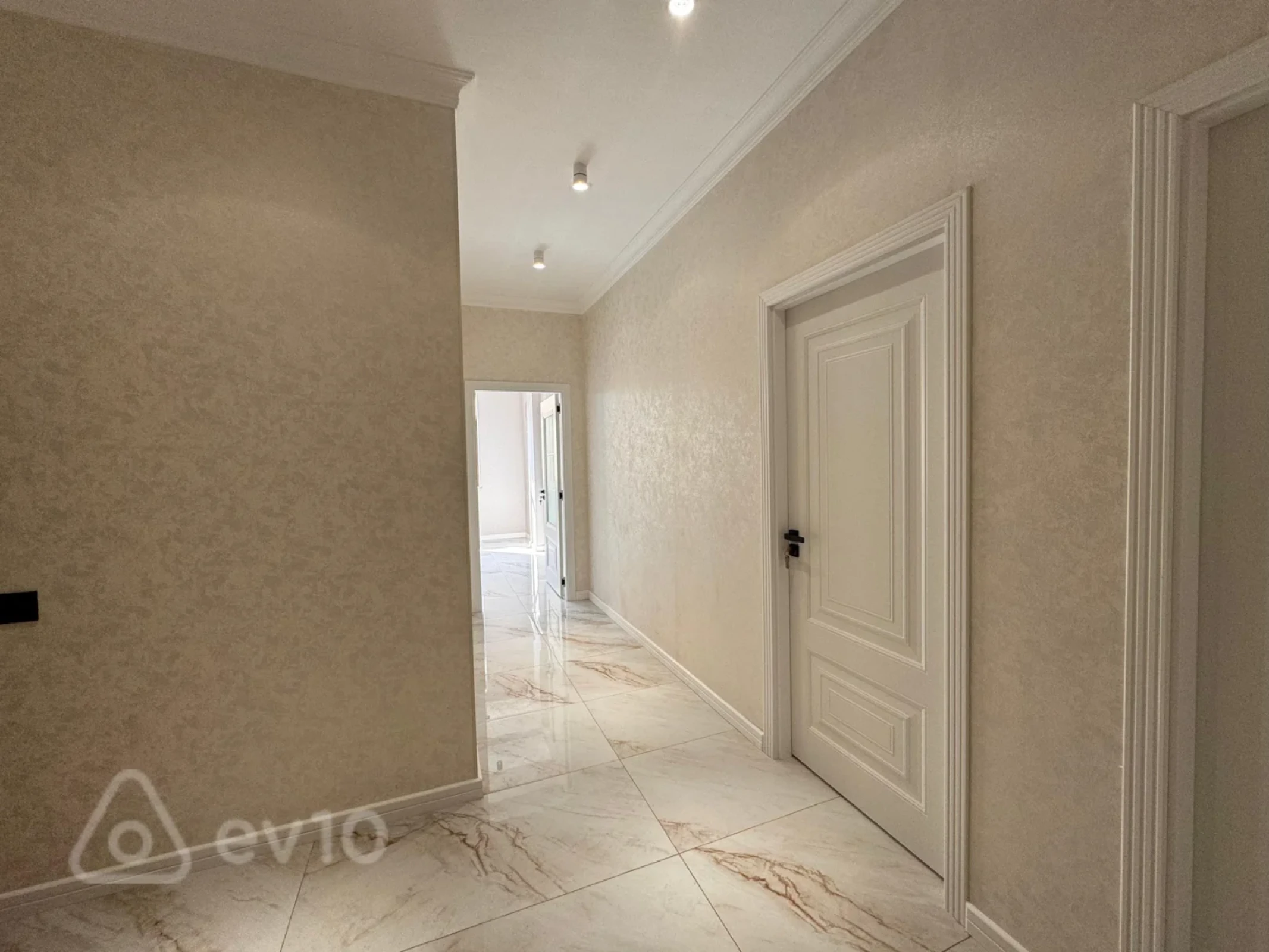 Satılır 2 otaqlı yeni tikili 72 m²