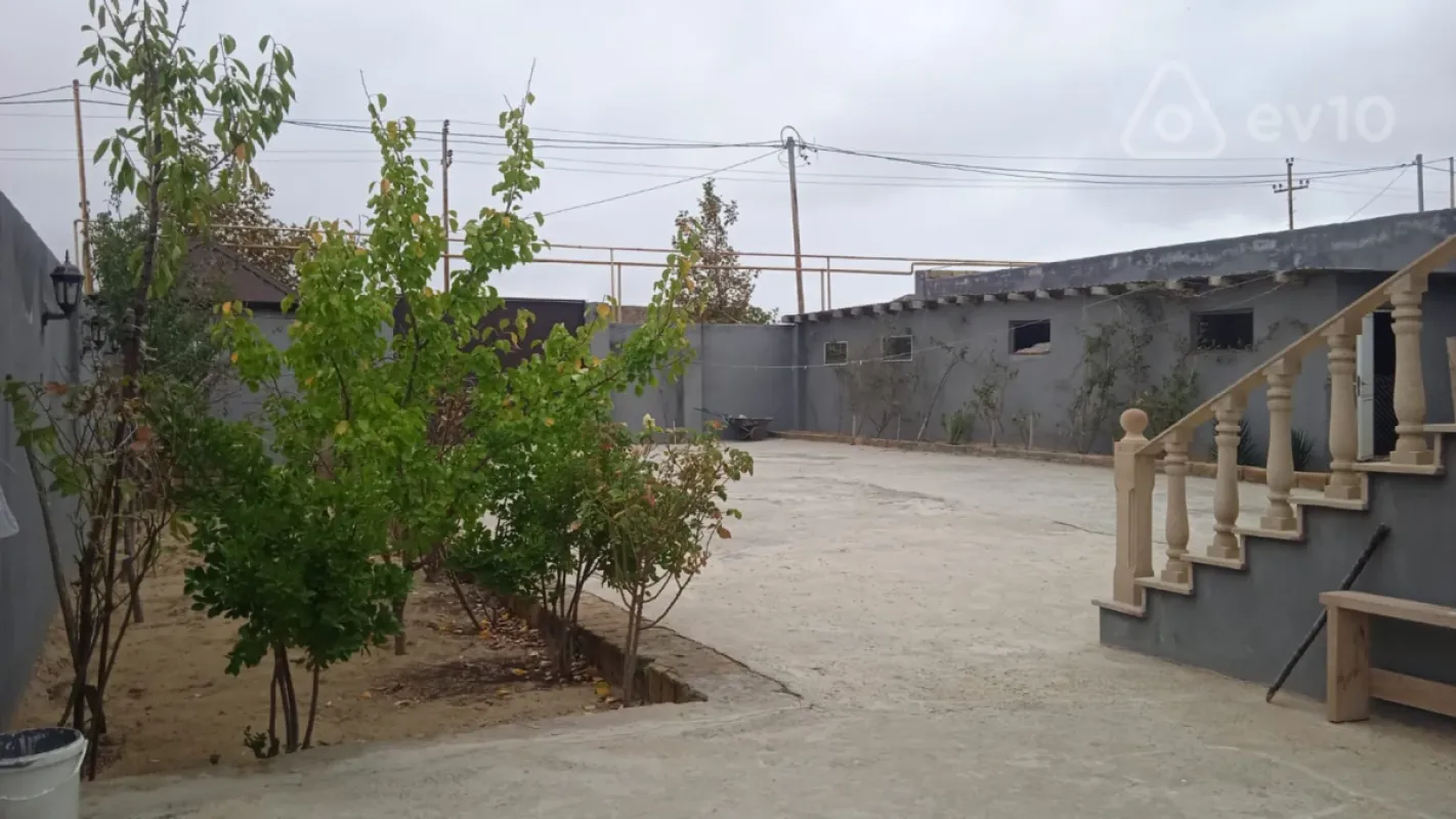 Satılır 4 otaqlı həyət evi 205 m²