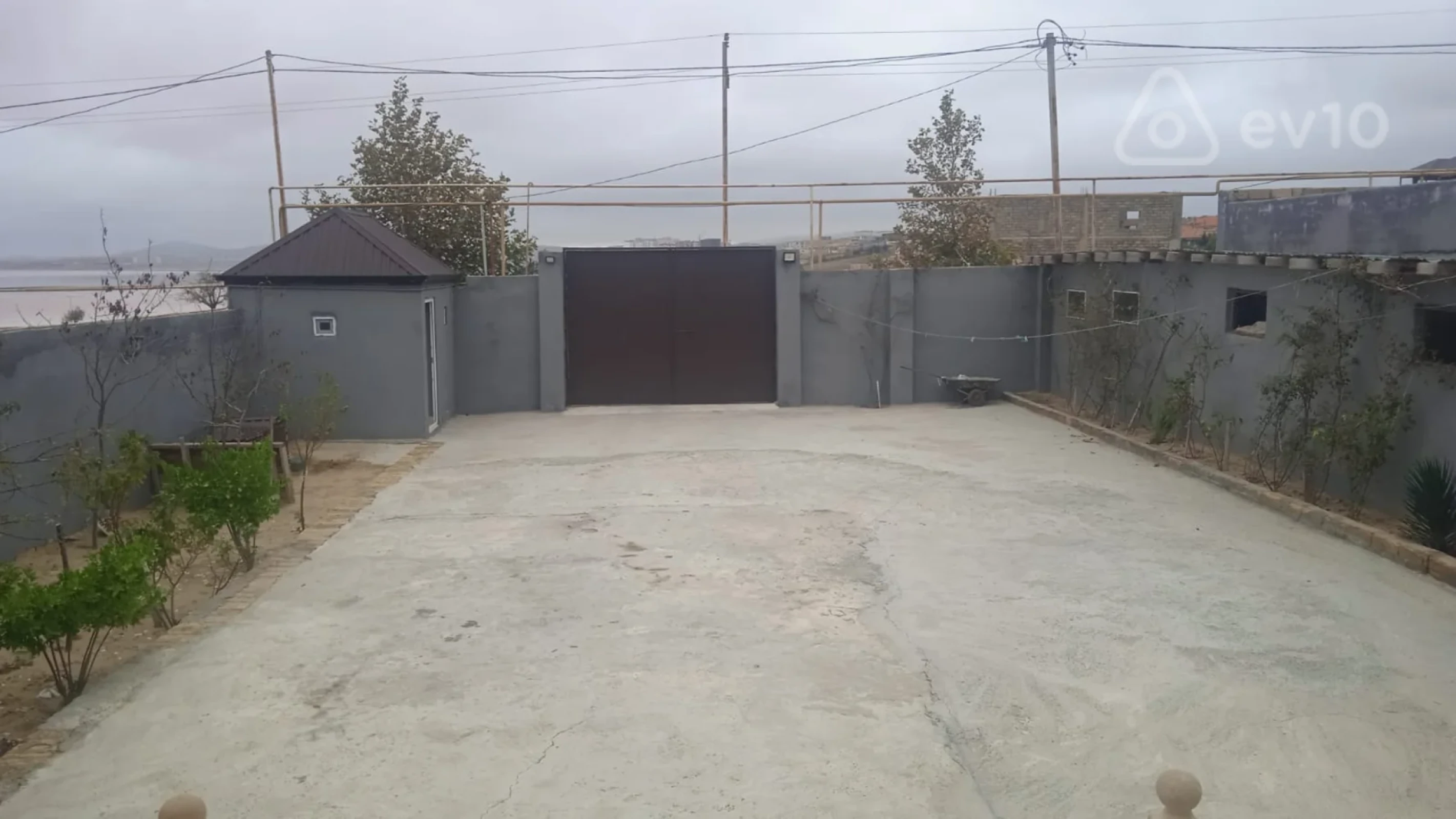 Satılır 4 otaqlı həyət evi 205 m²