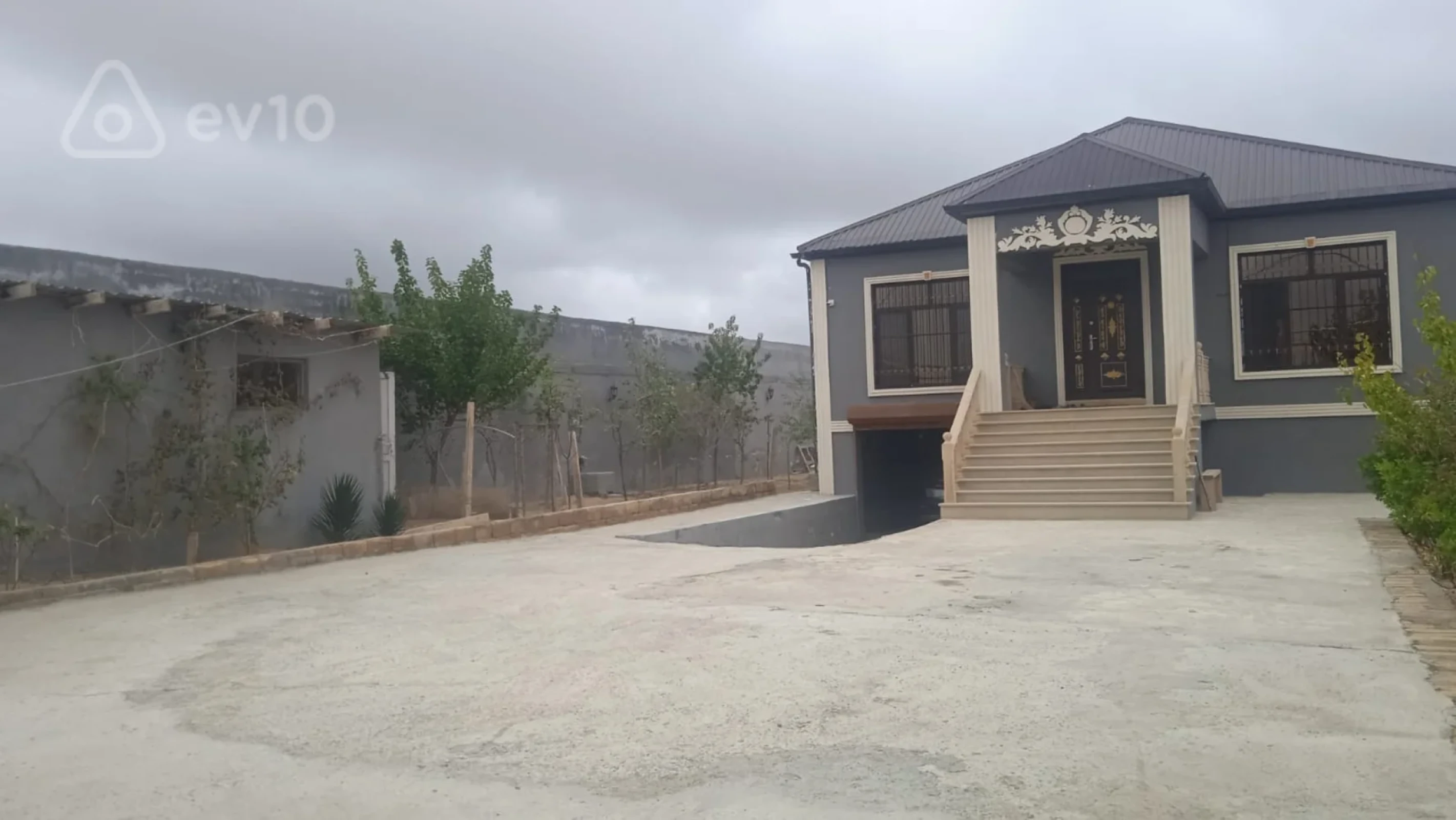 Satılır 4 otaqlı həyət evi 205 m²