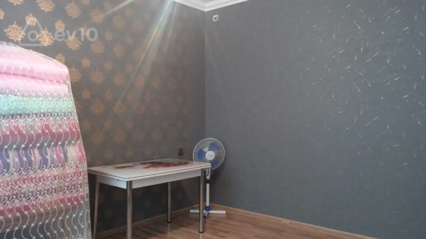 Satılır 4 otaqlı həyət evi 205 m²