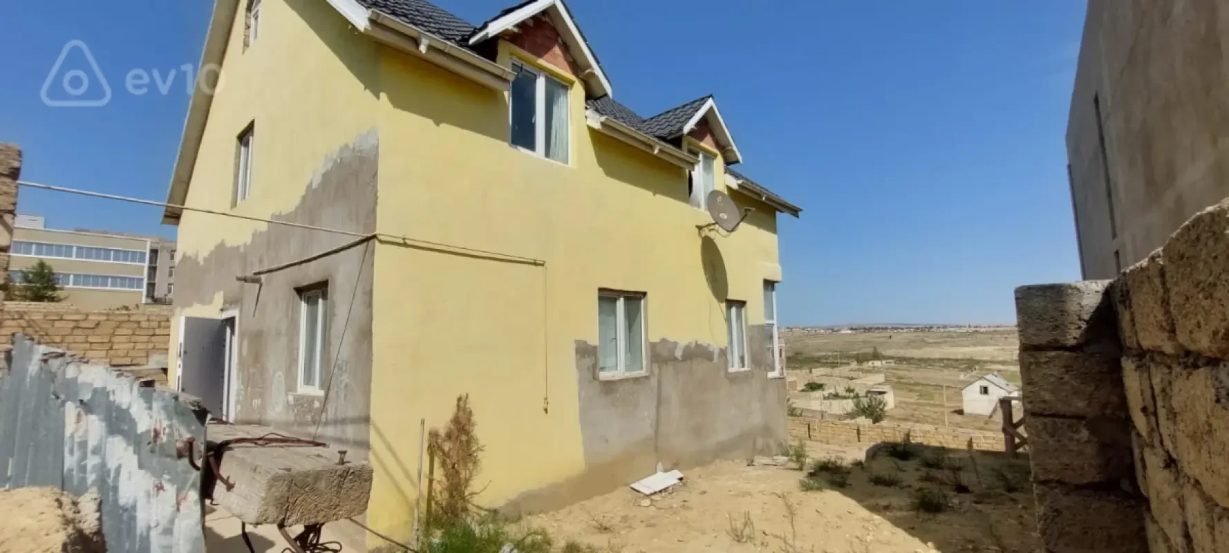 Satılır 5 otaqlı həyət evi 220 m²