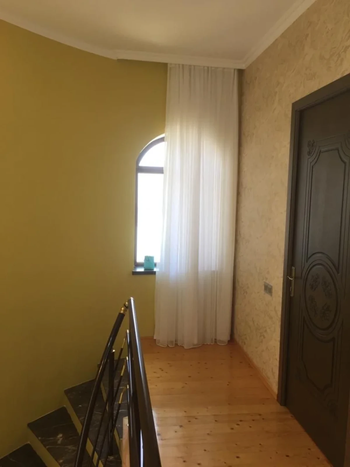 Satılır 6 otaqlı həyət evi 200 m²