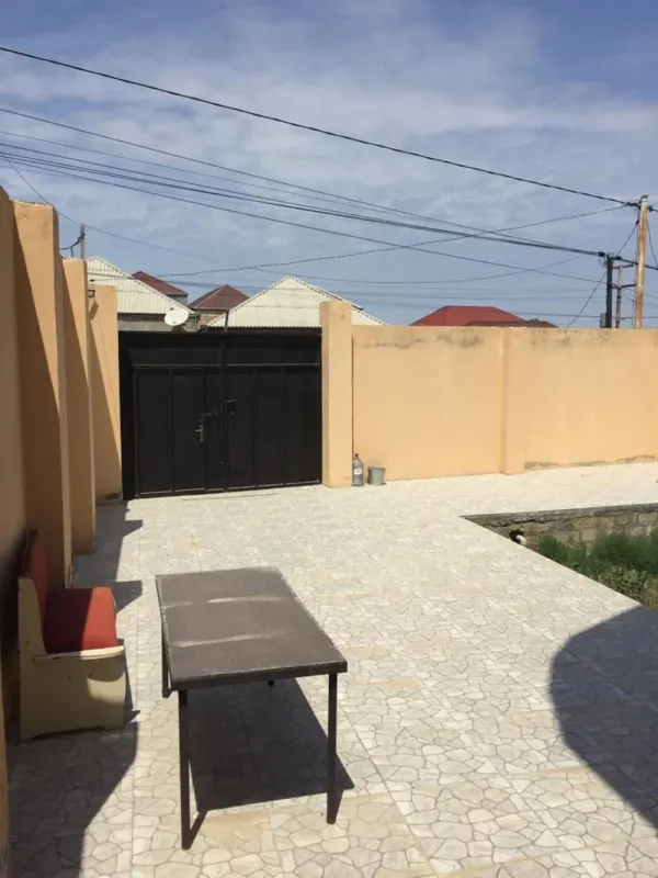 Satılır 6 otaqlı həyət evi 200 m²