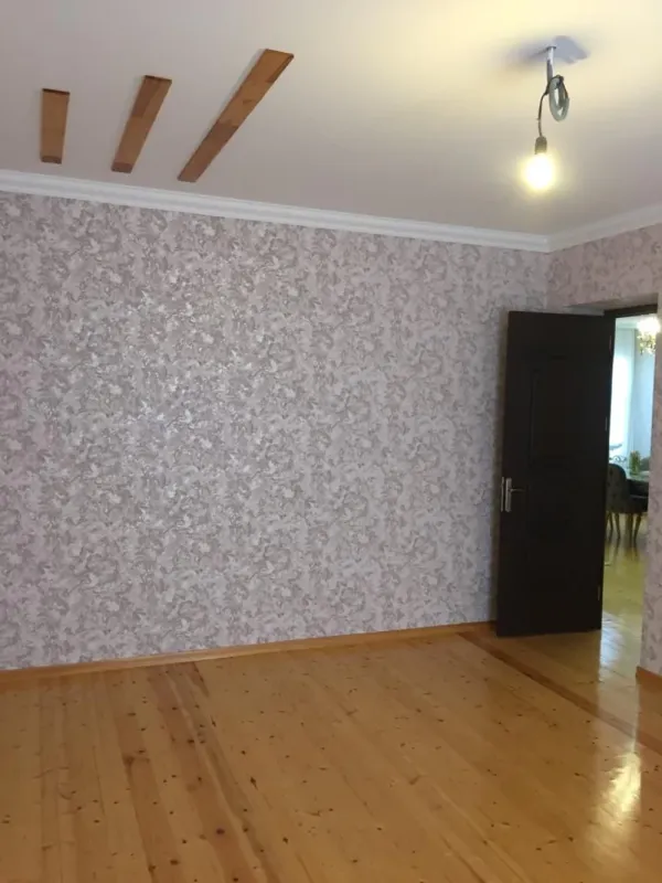 Satılır 6 otaqlı həyət evi 200 m²