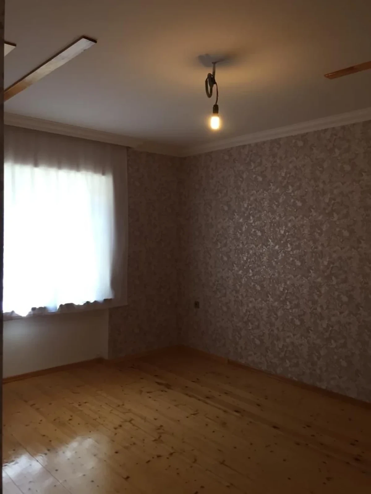 Satılır 6 otaqlı həyət evi 200 m²