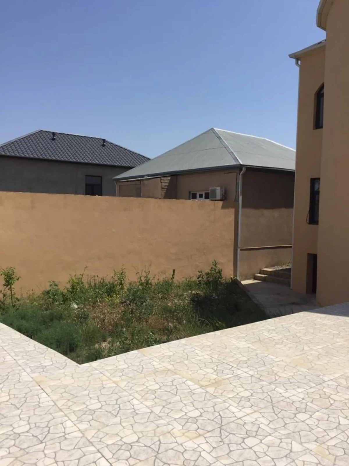 Satılır 6 otaqlı həyət evi 200 m²