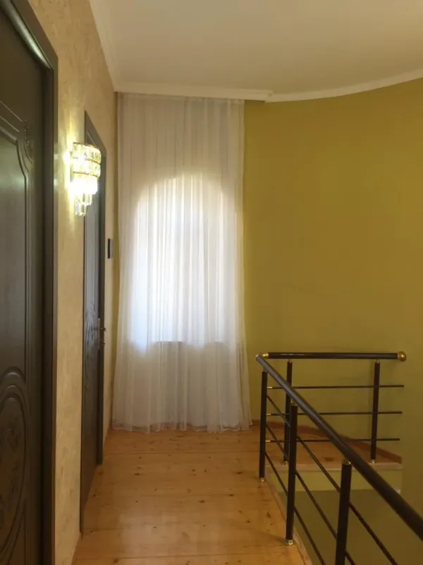 Satılır 6 otaqlı həyət evi 200 m²