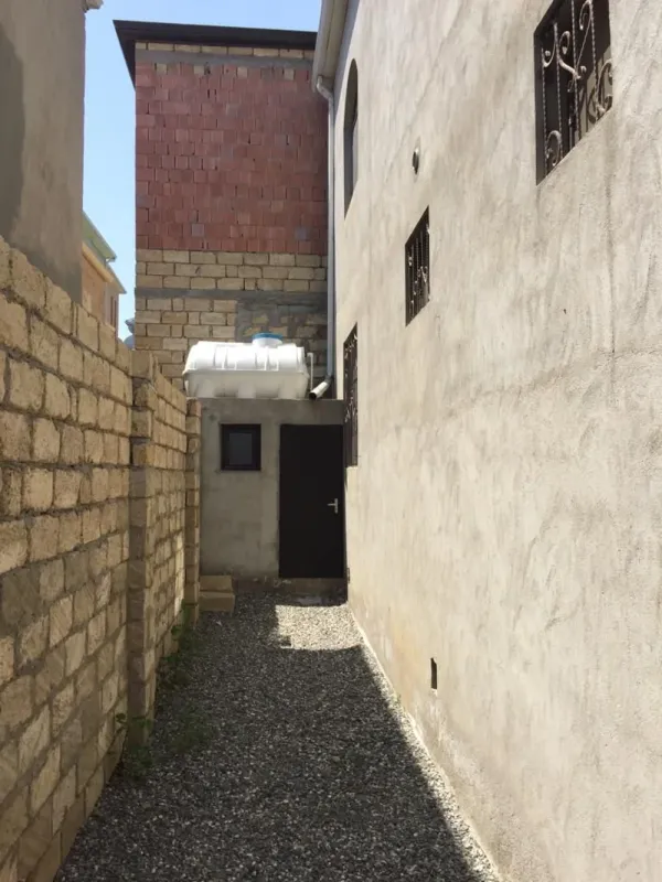 Satılır 6 otaqlı həyət evi 200 m²