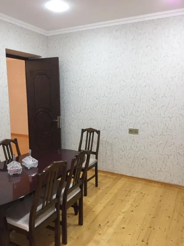 Satılır 6 otaqlı həyət evi 200 m²