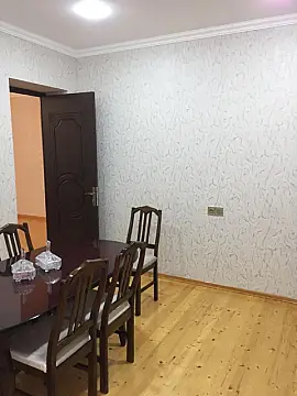 Satılır 6 otaqlı həyət evi 200 m²