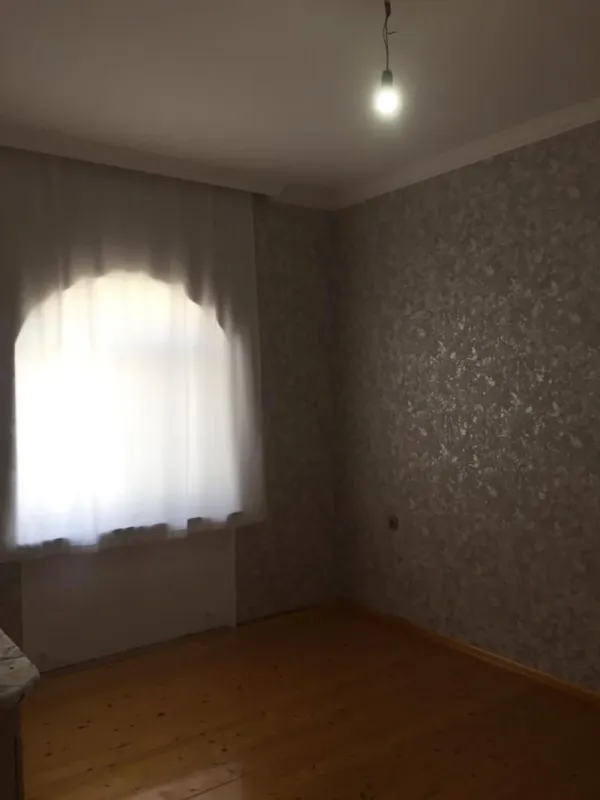 Satılır 6 otaqlı həyət evi 200 m²