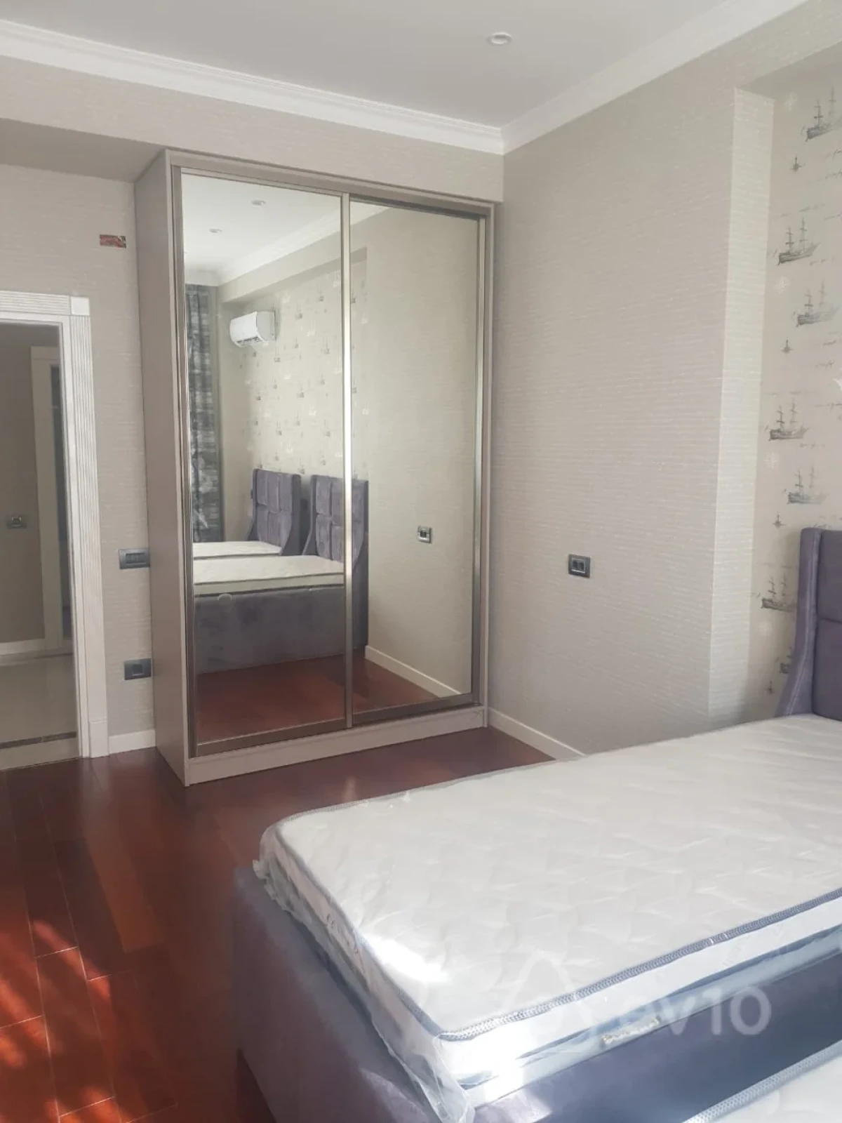 Kirayə verilir 5 otaqlı yeni tikili 225 m²