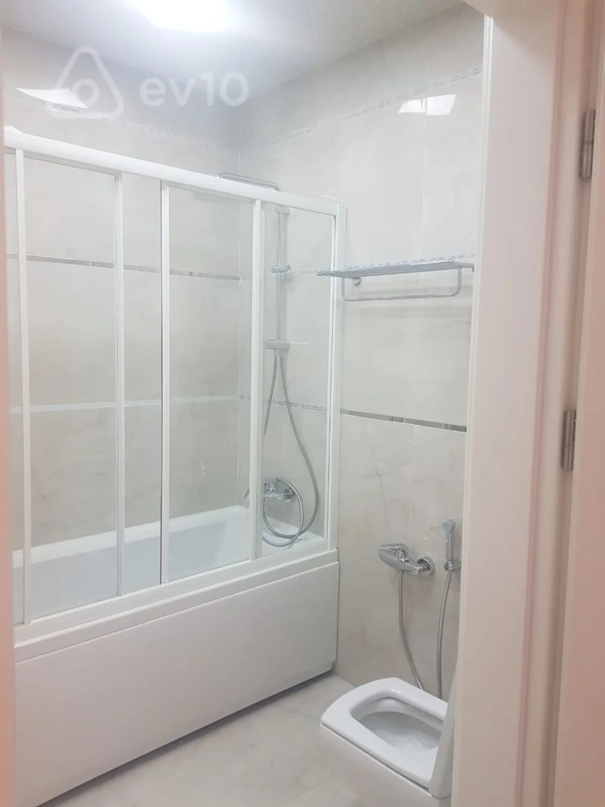 Kirayə verilir 5 otaqlı yeni tikili 225 m²