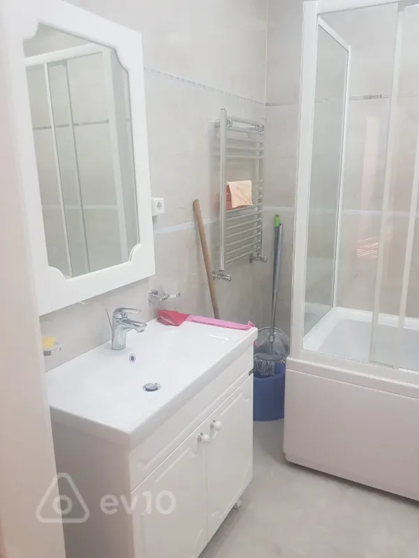 Kirayə verilir 5 otaqlı yeni tikili 225 m²