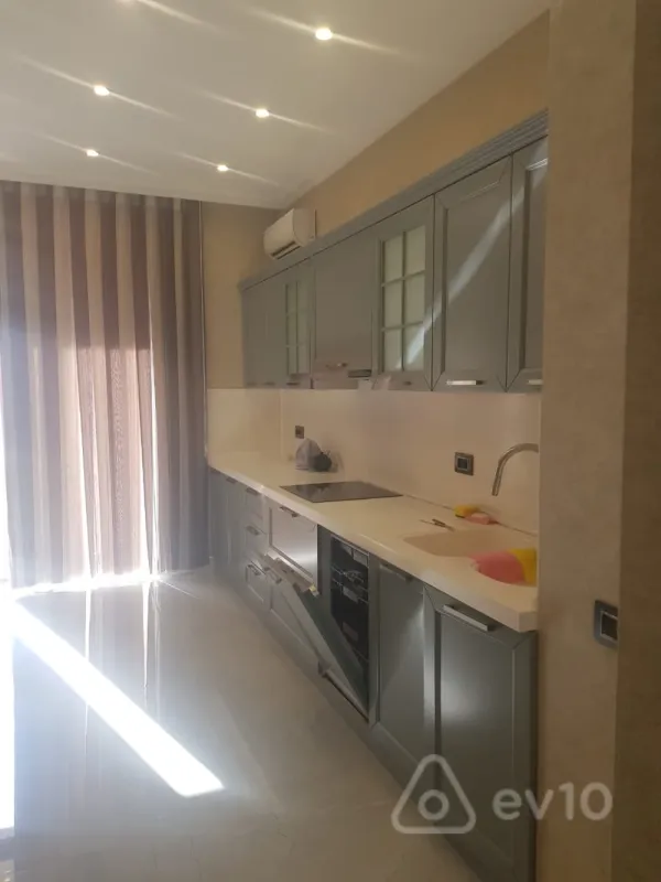 Kirayə verilir 5 otaqlı yeni tikili 225 m²