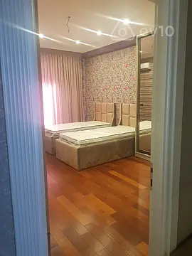 Kirayə verilir 5 otaqlı yeni tikili 225 m²