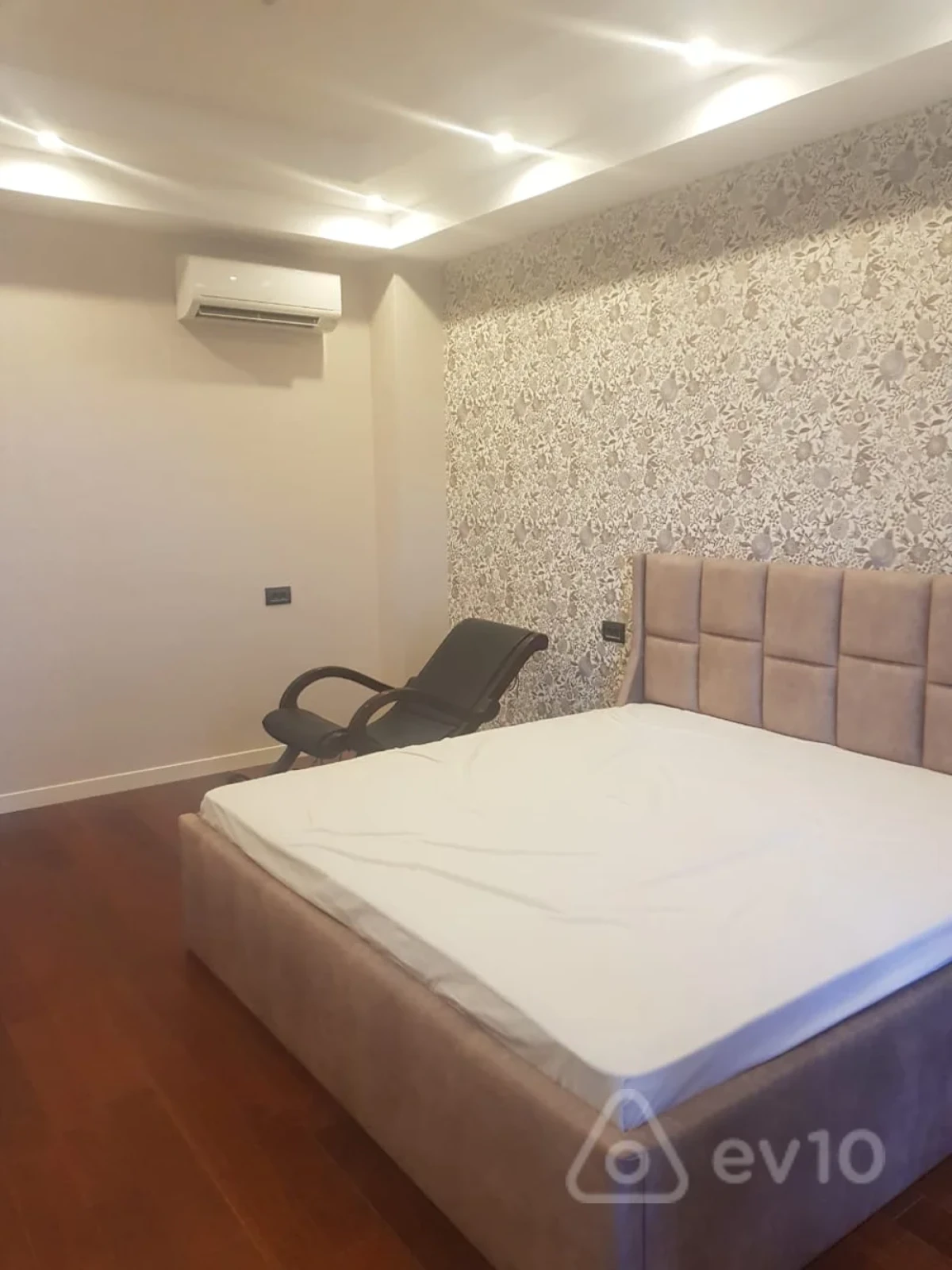 Kirayə verilir 5 otaqlı yeni tikili 225 m²