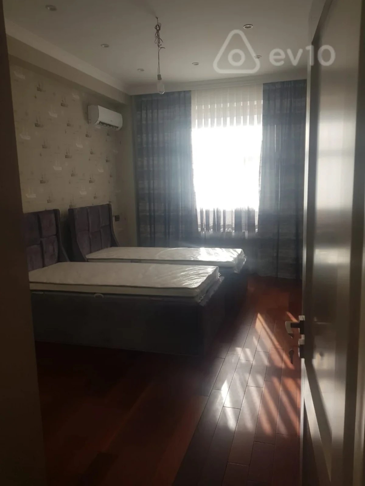 Kirayə verilir 5 otaqlı yeni tikili 225 m²