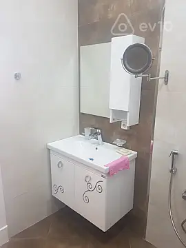 Kirayə verilir 5 otaqlı yeni tikili 225 m²