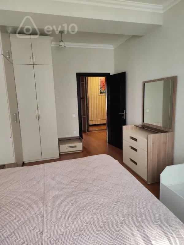 Kirayə verilir 3 otaqlı yeni tikili 121 m²