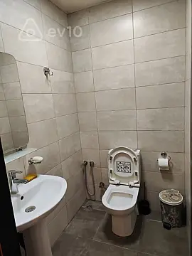 Kirayə verilir 3 otaqlı yeni tikili 121 m²