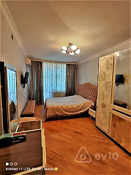 Satılır 4 otaqlı köhnə tikili 100 m²