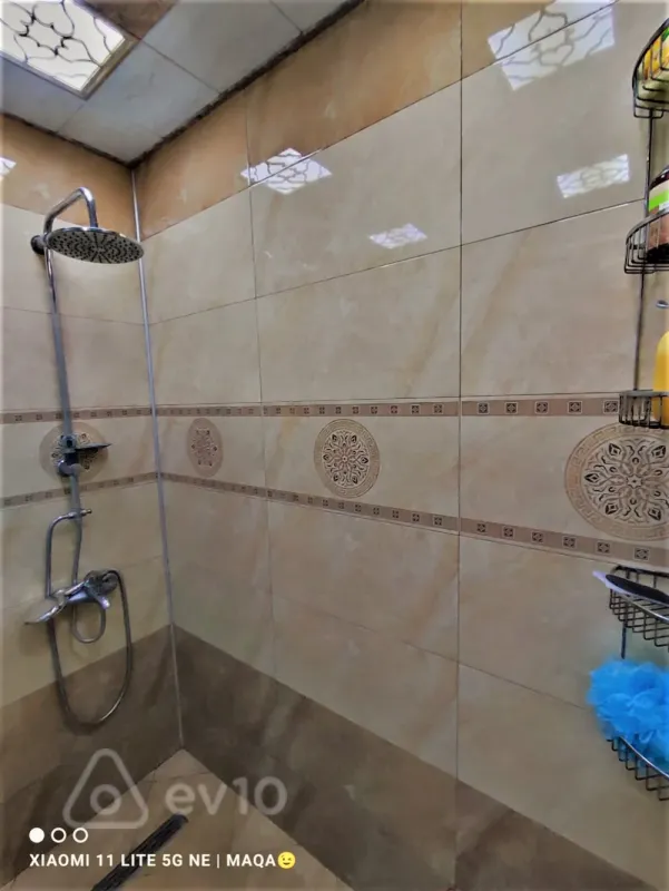 Satılır 4 otaqlı köhnə tikili 100 m²