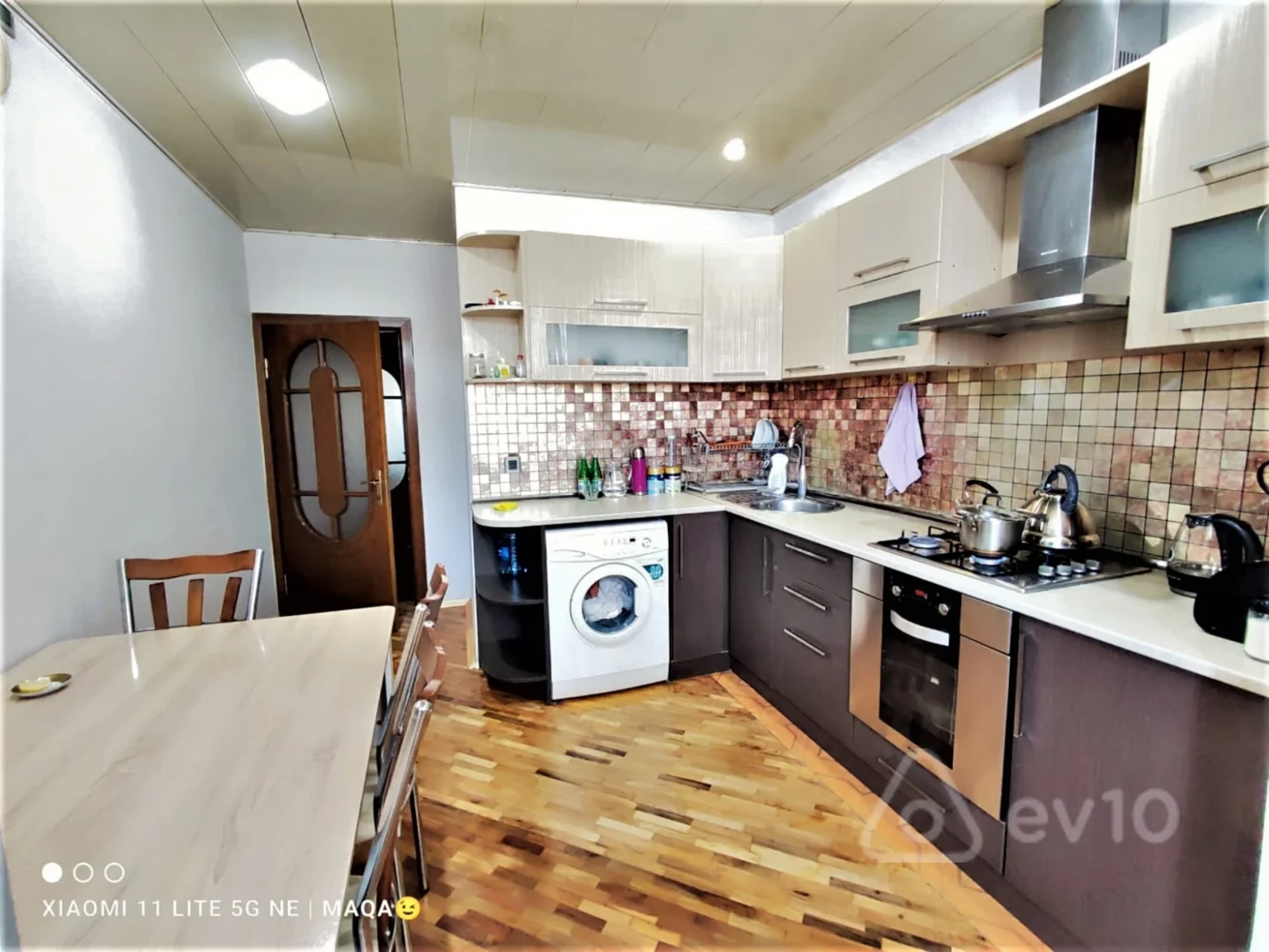 Satılır 4 otaqlı köhnə tikili 100 m²