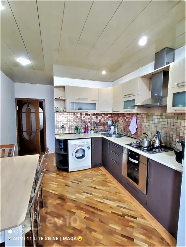 Satılır 4 otaqlı köhnə tikili 100 m²