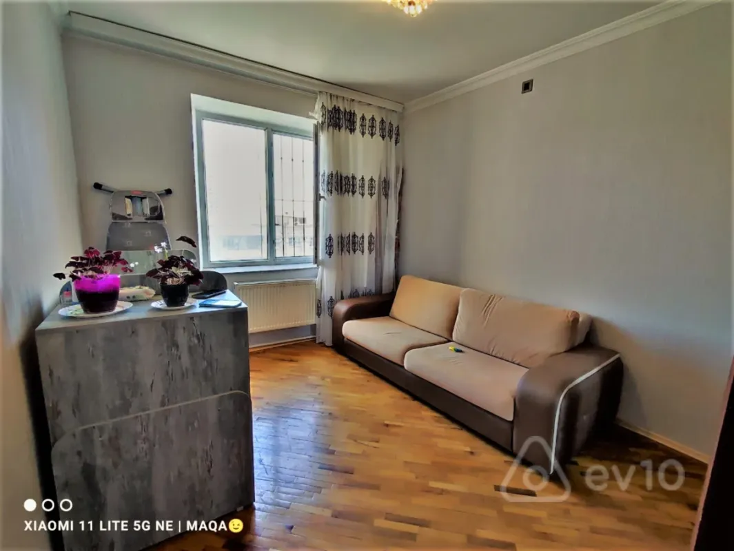 Satılır 4 otaqlı köhnə tikili 100 m²