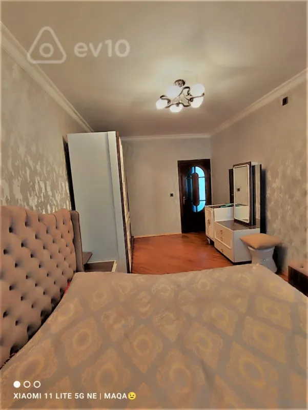 Satılır 4 otaqlı köhnə tikili 100 m²