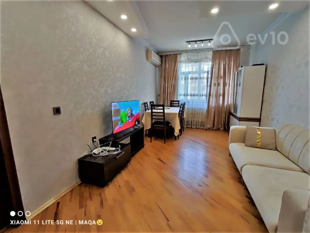 Satılır 4 otaqlı köhnə tikili 100 m²